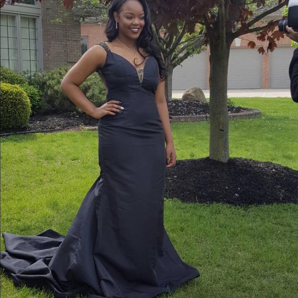 Beautiful PROM DRESS in black size 6